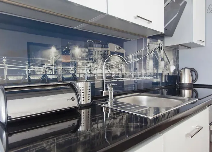 Aparts Promenady Hotel *